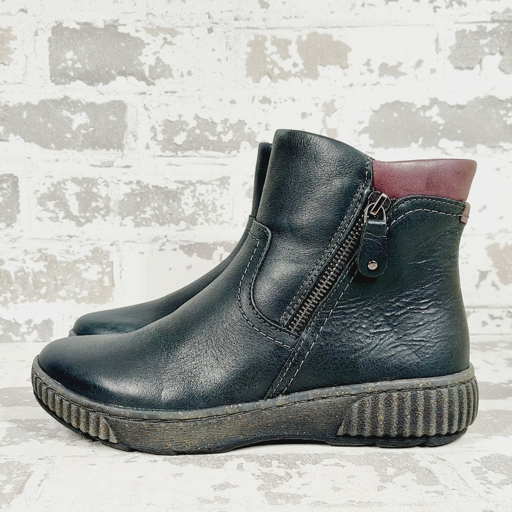 Women’s Black Ankle Boot with Burgundy Collar - Unbranded